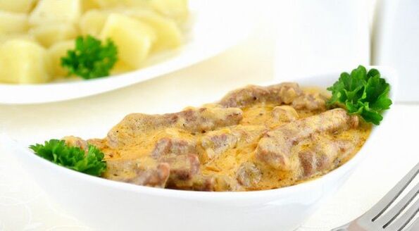 Beef with mushrooms in creamy sauce - a hearty dish during the Consolidation phase of the Dukan diet