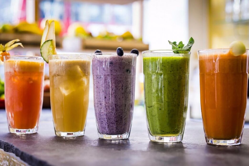 A variety of smoothies for weight loss are prepared from fresh ingredients